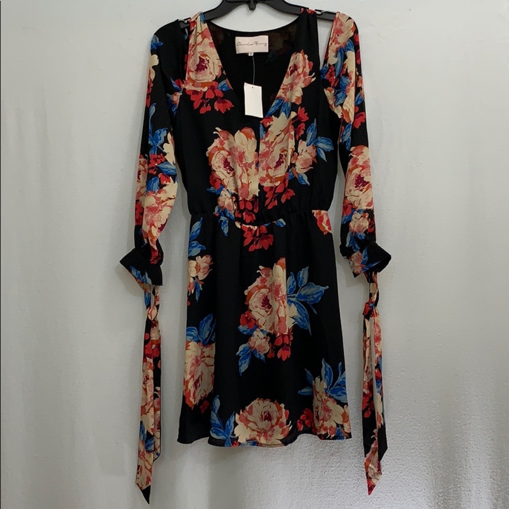 Charles Henry Black Floral Cold Shoulder NWT - XS